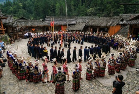 【私家团-探秘黔东南7日游】黄果树·天眼·荔波小七孔·西江千户苗寨·镇远古城·梵净山·肇兴侗寨·岜沙苗寨·加榜梯田